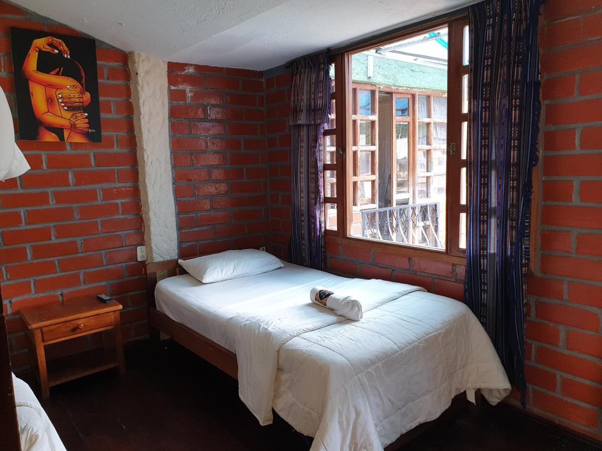 באניוס Hostal Inti Raymi Backpackers מראה חיצוני תמונה