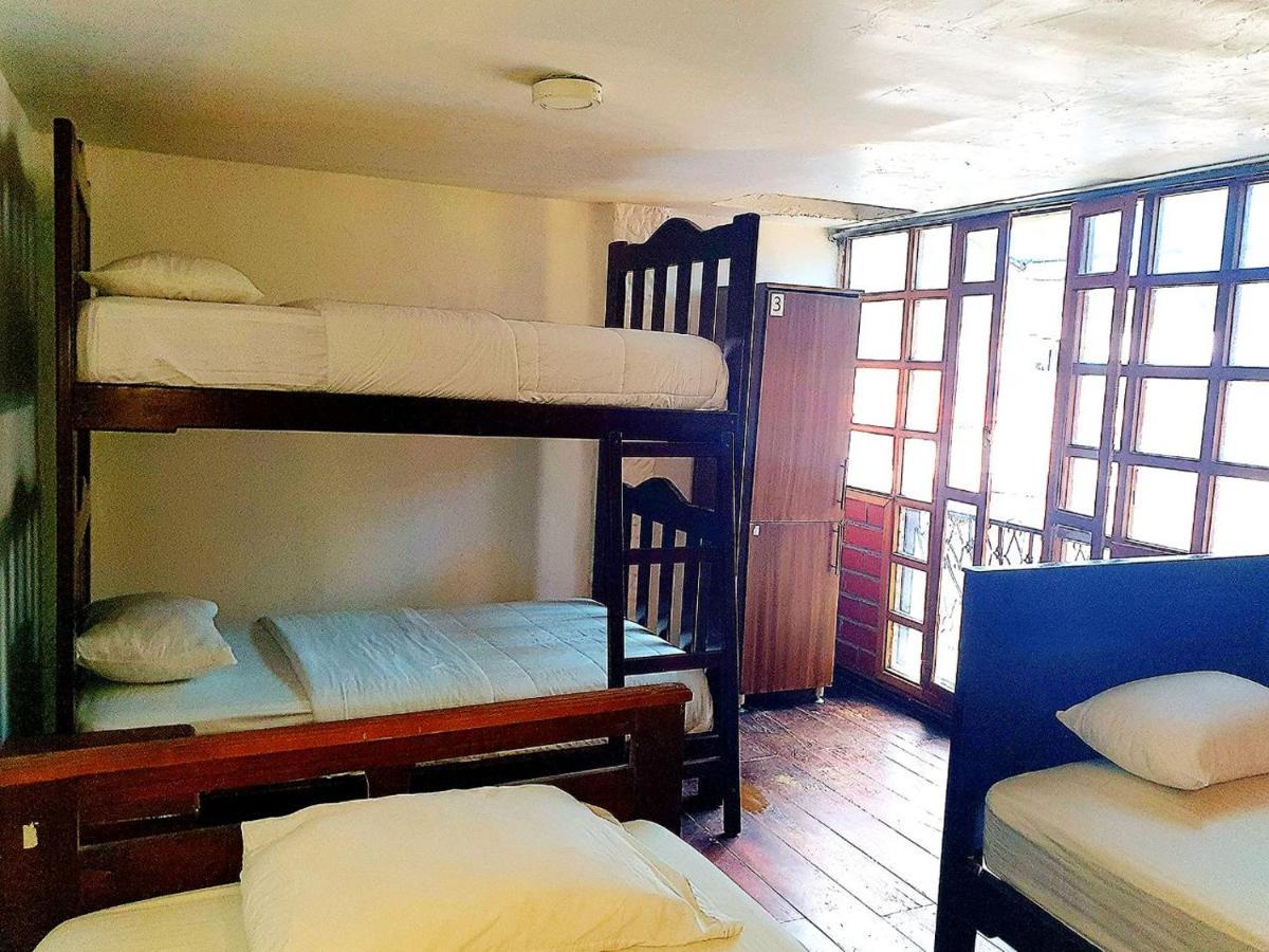 באניוס Hostal Inti Raymi Backpackers מראה חיצוני תמונה