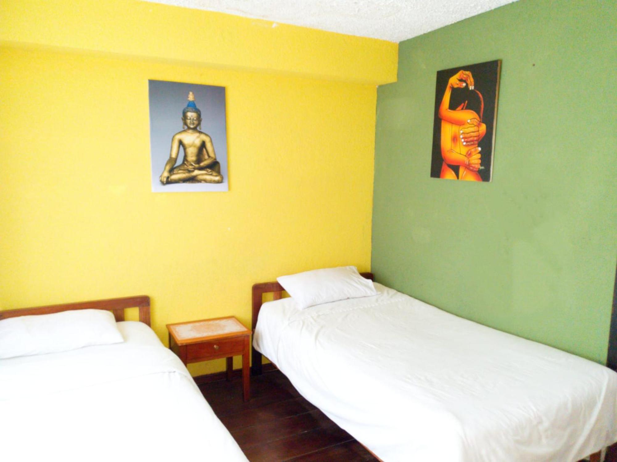 באניוס Hostal Inti Raymi Backpackers מראה חיצוני תמונה
