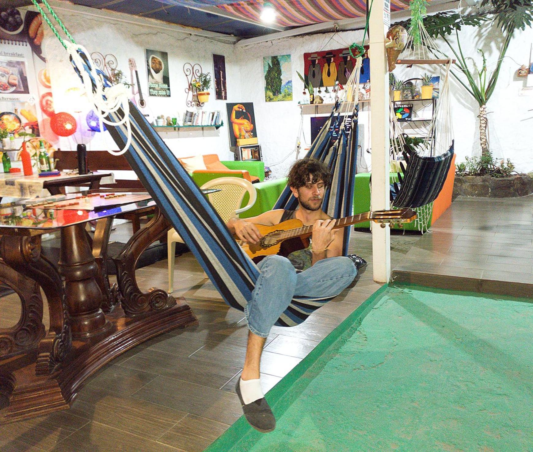 באניוס Hostal Inti Raymi Backpackers מראה חיצוני תמונה
