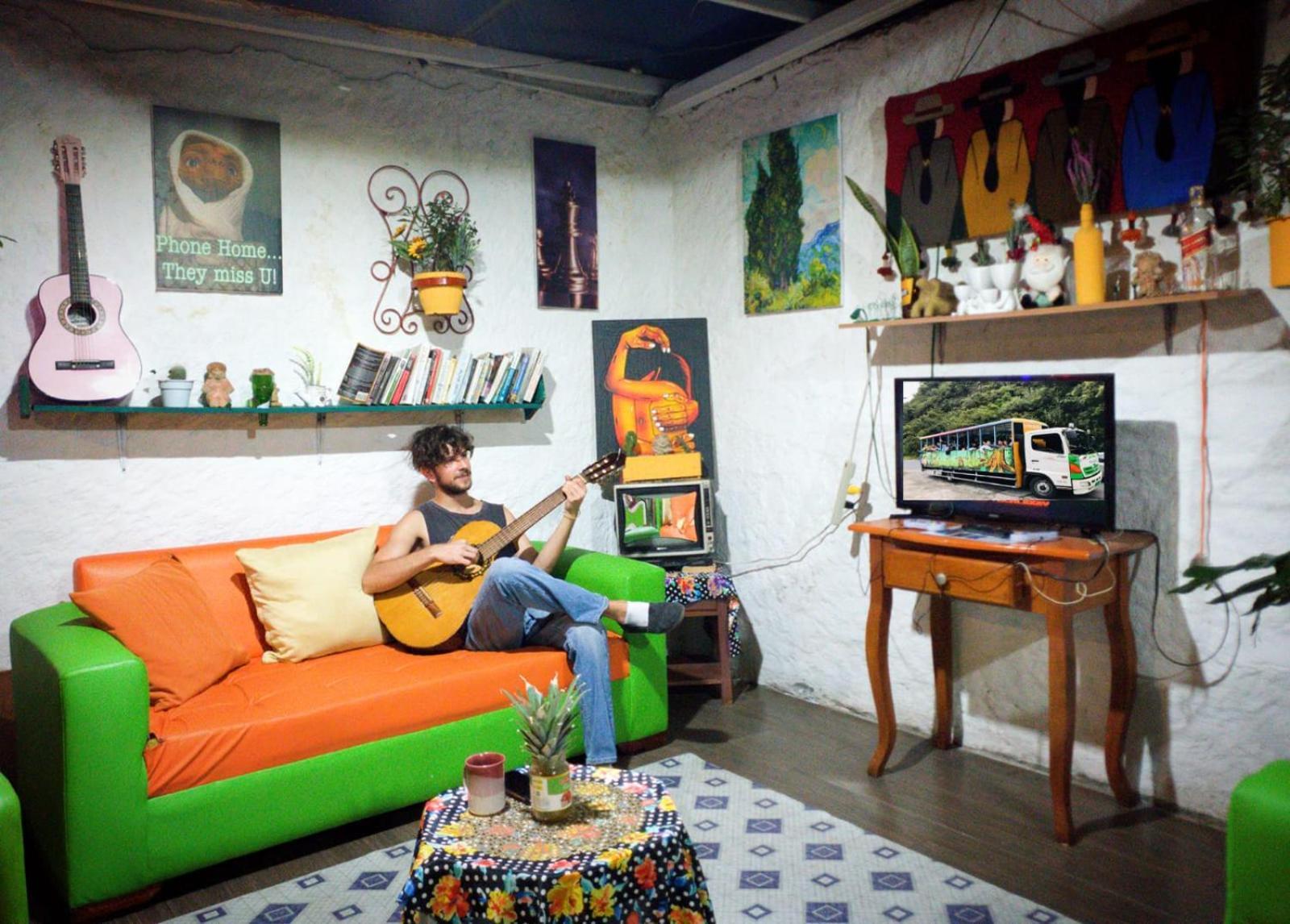 באניוס Hostal Inti Raymi Backpackers מראה חיצוני תמונה